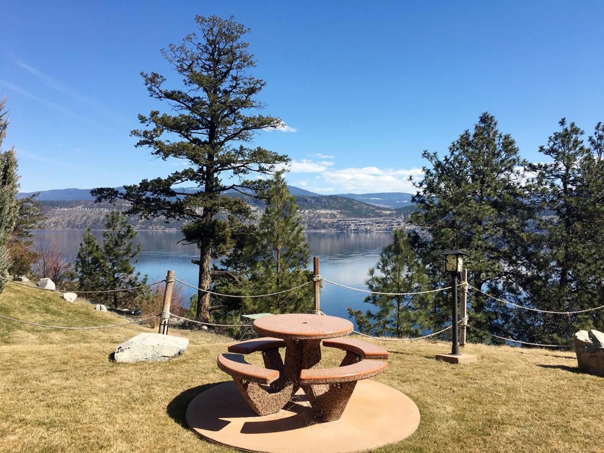 קלונה Cozystay Signature Lake Okanagan Resort מראה חיצוני תמונה