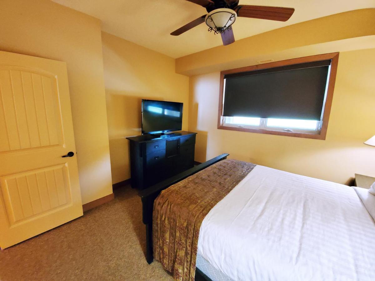 קלונה Cozystay Signature Lake Okanagan Resort מראה חיצוני תמונה