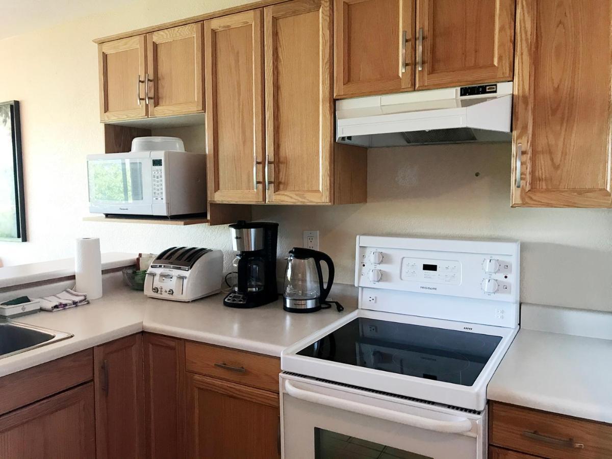 קלונה Cozystay Signature Lake Okanagan Resort מראה חיצוני תמונה