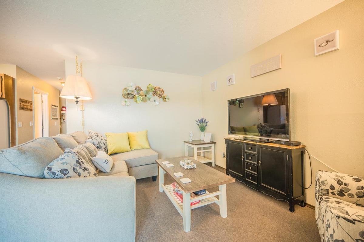 קלונה Cozystay Signature Lake Okanagan Resort מראה חיצוני תמונה