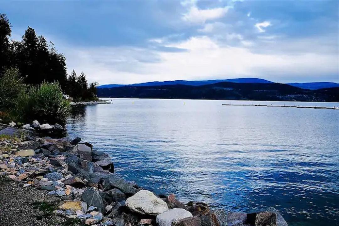 קלונה Cozystay Signature Lake Okanagan Resort מראה חיצוני תמונה