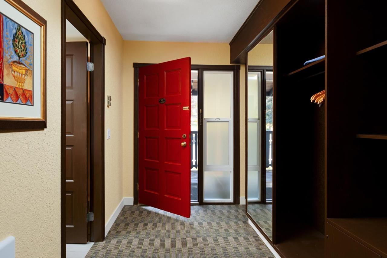 קלונה Cozystay Signature Lake Okanagan Resort מראה חיצוני תמונה