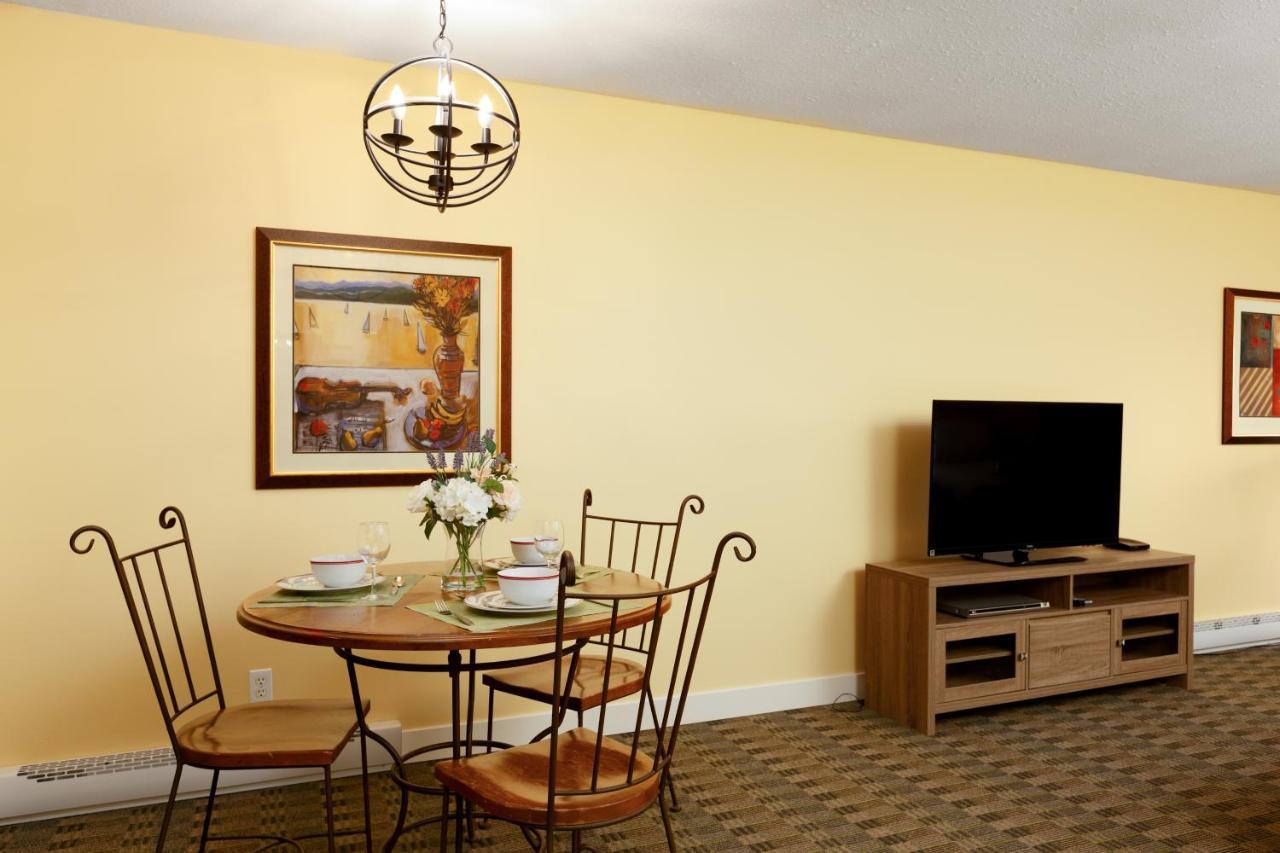 קלונה Cozystay Signature Lake Okanagan Resort מראה חיצוני תמונה